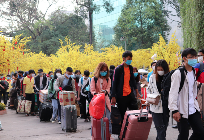 “Chuyến xe mùa xuân – Tết sum vầy” đưa sinh viên về quê đón Tết